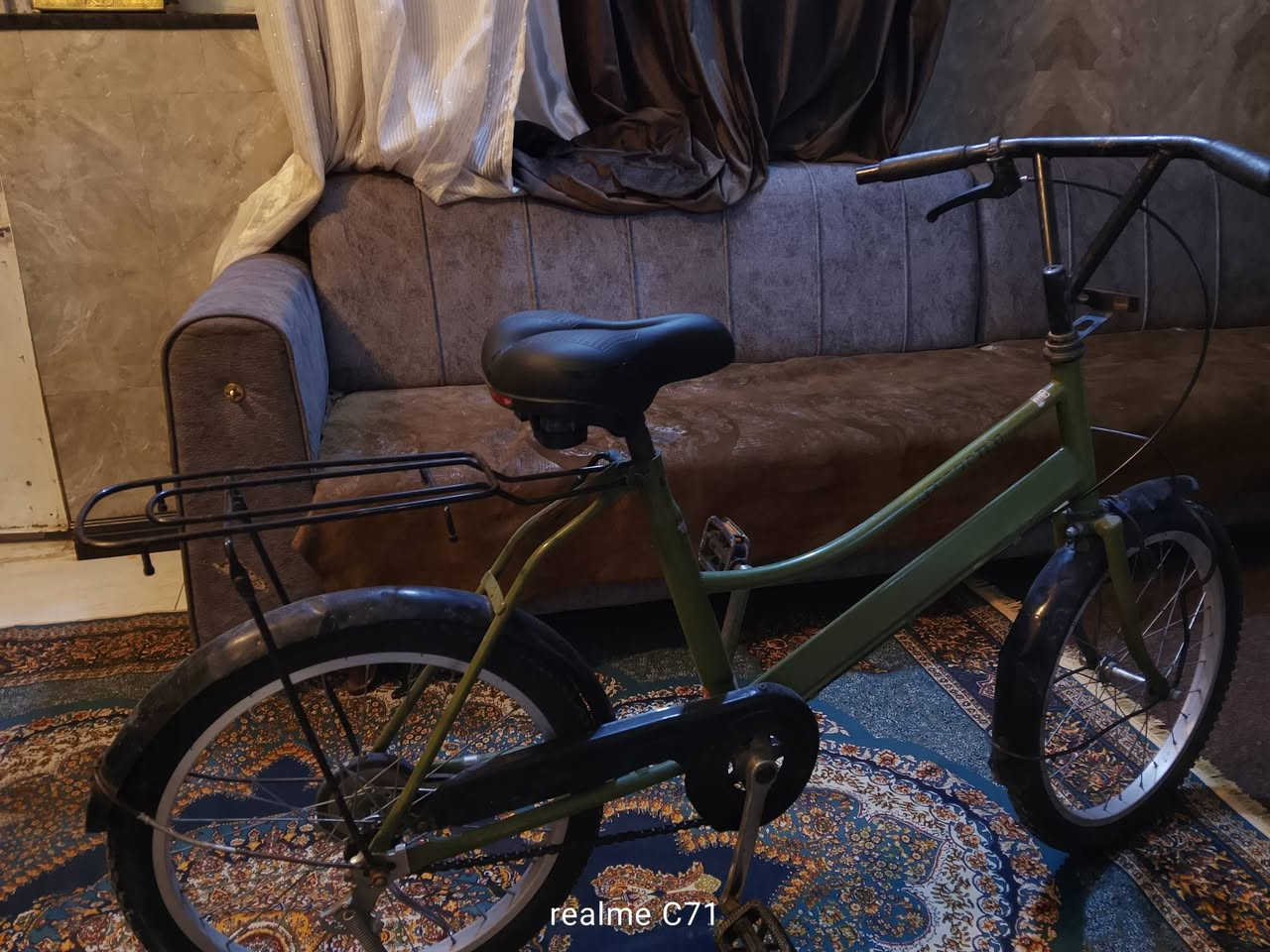 السلام عليكم بايسكل زيتوني للبيع السعر 75 بدون نواقص نهائياً تواصل ***********
