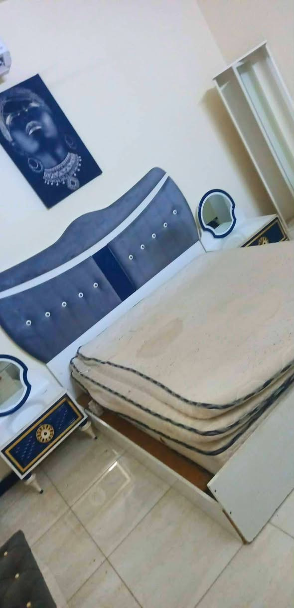 السلام عليكم عندي غرفة نوم للبيع 10قطع نضيفه مابيها ضرر مكاني بغداد أبو دشير ***********
