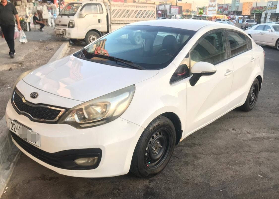 السلام عليكم اخوان
كيا ريو ٢٠١٣ خليجي محرك 1600 
سعرها 77 ورقه وبيها مجال للشراي 
جاهزه ترايك وين ما تريد محرك كير مكفولات صدر أمامي جديد مصبوغة حزام بدون دواخل والك فحص غرفتها جديدة كهربائيات كلها شغاله تبريد شغال تخم تاير باتري جديد رقم أربيل تحويل مباشر شرط 
نواقصها دبلات خلفيه
مكانها بغداد حي الخضراء او حي الجامعة للتواصل على الرقم ***********
