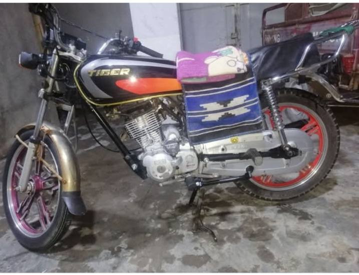 سيفان موديل 21 دراجه نضيفه وحلوه كهربئيات كلهه شغاله سلف نكره للبيع كربلااء *********** متواجد اتصال واتساب مازنجر علخط السعر ٤٠٠ وبيهه مجال
