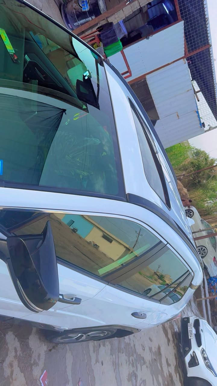 راف فور ٢٠٢٣ مرقم بغداد بلكن هايبرد مكفوله فقط دعامية صبغ ماشيه ٣٤الف فول مواصفات بصمه كشن كهربائي  جنطه كهربائية اربع أنظمة قياده رادارات جانبيه نقطه عمياء كشن تدفئه ثلاث انظمه بانزين وهايبرد وشحن منزلي يعني القوة الحصانية ٣١٩ حصان  للتواصل ***********
