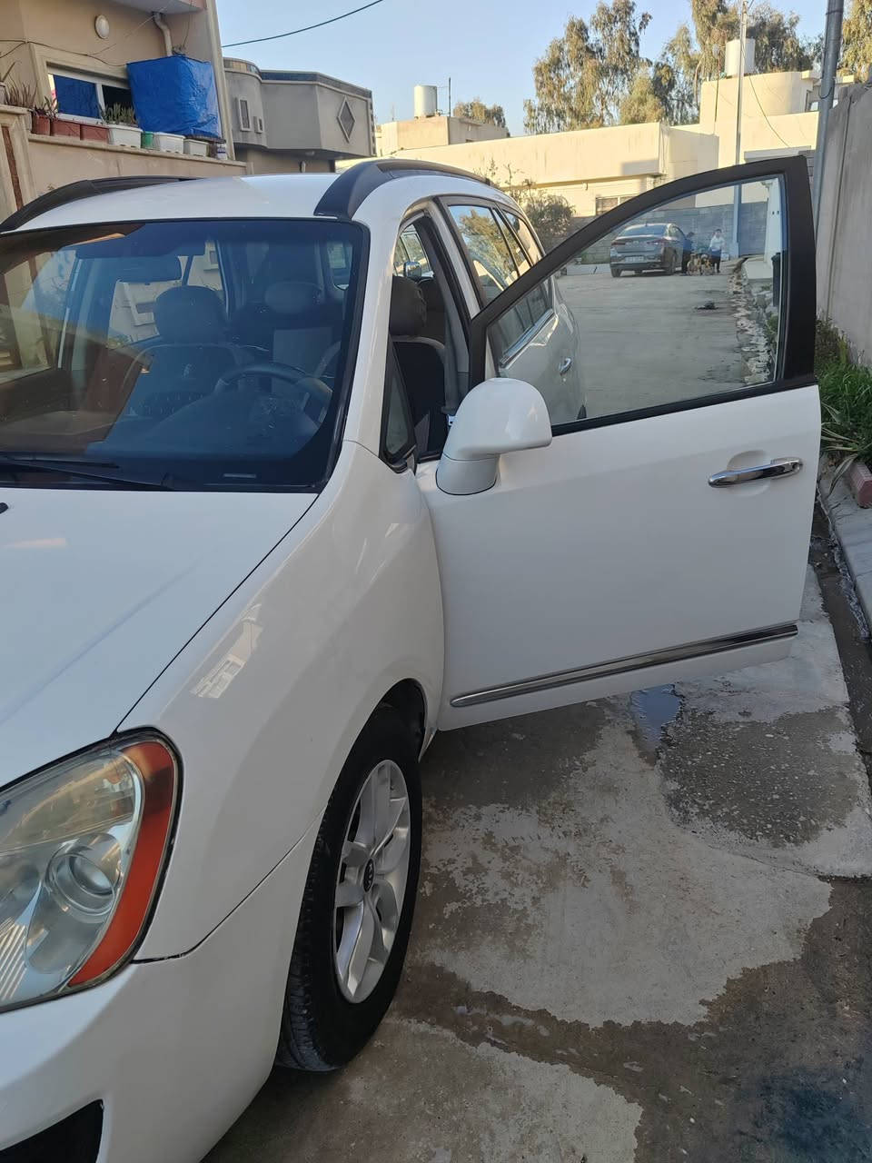 كيا روندو 2008
رقم بغداد الحديث باسمي شرط التحويل بكل مكان سنوية لل2030 
محرك ٦ سلندر 2700 
كير ومحرك شرط
وتبريد وتدفئة قطعتين
صبغ جاملغ الخلفي الايمن والباب الخلف السايق صبغ بدون دواخل شرط وبيها ملاحظات صغيرة كلش
سيارة مال بيت ٥ راكب
وينشدلها كشن ال٧ راكب 
#السعر_100
مكان السيارة الموصل 
للإستفسار الاتصال على الرقم
***********

