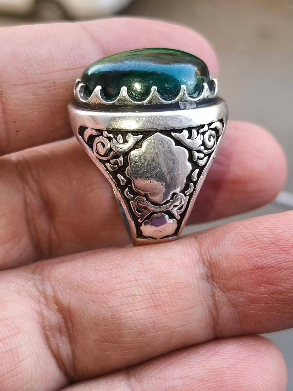 💠قطعة متحفية من الفضة عيار 925 💠
🌀مصاغ عليها جوهرة من الملاكيت الاخضر 🌀
حجر الهدوء النفسي ☘️☘️
مقاس 21/22 قابل لاي تعديل حسب رغبة العميل 
السعر خاص 
واتس اب https://wa.me/message/UE3FCVDMZUJ3B1
للاستفسار عن السعر فقط


**إذا كنت صاحب هذا الإعلان وتريد حذفه لأي سبب، رجاءا أرسل رسالة إلى الدعم الفني**