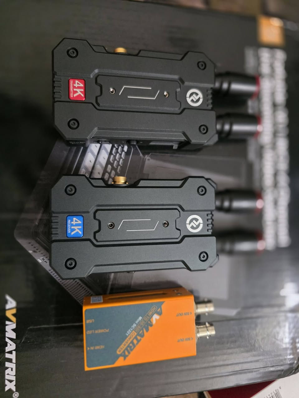 جهاز بث مباشر من شركة AVmatrix ( اربع كاميرات ) 
كامرتين / hdmi 
كامرتين / sdi 

مع جهاز ارسال واستقبال للرونين من شركة هوليلاند 4k الاصدار الاحدث يدعم ال ( hdmi _ sdi ) 

مع محولة من hdmi الى sdi من شركة AVmatrix 

يعني تكدر تبث 4 كاميرات hdmi 

وتكدر تبث 2 كاميرات hdmi + اثنين كاميرات sdi 

مع كافة الكيبلات لجميع الكاميرات 
علما ان الجهاز غير مستخدم مفتوح فقط

للاستفسار خاص


**إذا كنت صاحب هذا الإعلان وتريد حذفه لأي سبب، رجاءا أرسل رسالة إلى الدعم الفني**