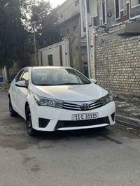 كورلاا.    2015.  ماشية 73 الف شرط لفحص  مكينه 1800  سيارة حيل نظيفة ك...