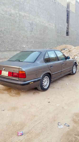 السلام عليكم بي ئم 525مكينه فانوس غرفه كهربائي فتحه سقف السياره جاهزه تبريد شغال گير ومكينه خير من الله السياره بأسمي  لتواصل ***********
