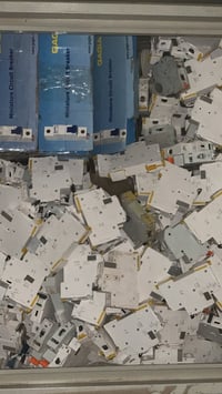 جوزات احادية امبيريات عاليه وناصيه للبيع القطعه بالف شيء ع شيء عندي نو...