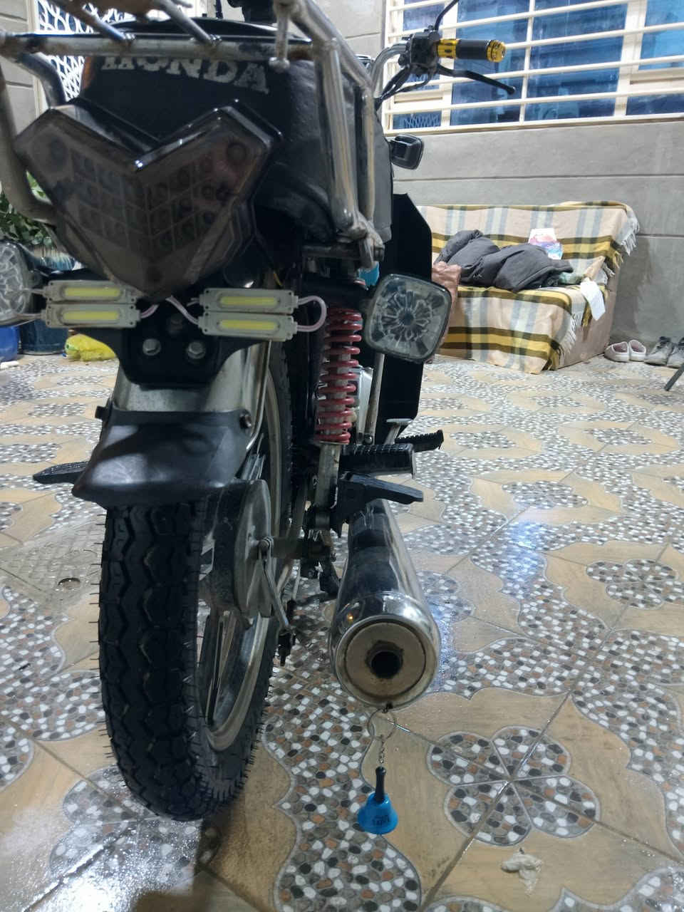 سلام عليكم سيفان موديل 20 للبيع نظيفه كامله من كلشي اوراق  سعر 500 بيها مجال حك الجيه اتصال
*********** مكاني حله شارع 80
