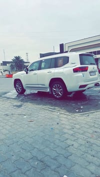 لاندكروز ٢٠٢٢ • ماشي ٥٠٠٠٠ • كفاله عامه