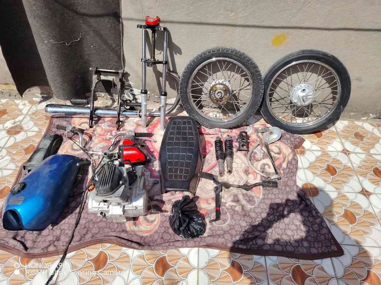 سلام عليكم شباب غراض كامله بس جيب شاصي وشد للبيع شراي يتصل ***********
