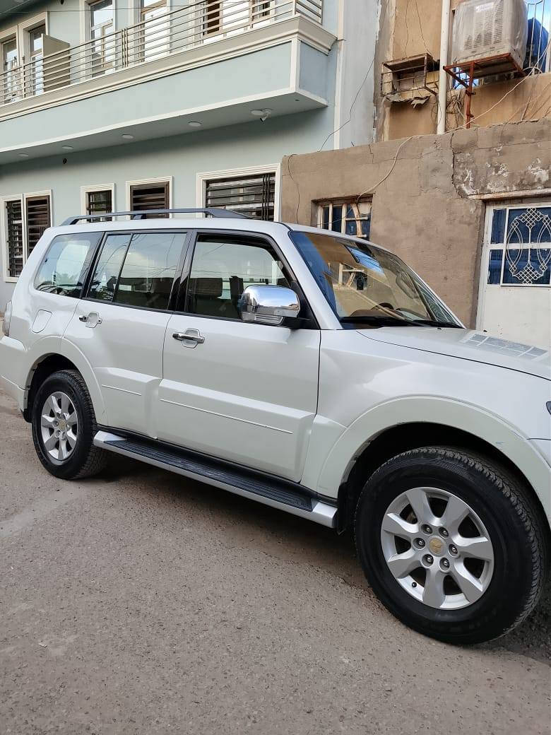 السلام عليكم للبيع باجيرو موديل ١٣ حبتور السياره بيهه طخه بسيطه باالجاملغ والبنيد بدون دواخل والسونار مرفق السياره خير من لله ما ناقصهه شي جاهزه رقم بغداد تحويل مباشر ماشيه ١٠٩. الف السعر ١٤٠. السيارة كلش جديده لاستفسار ***********
