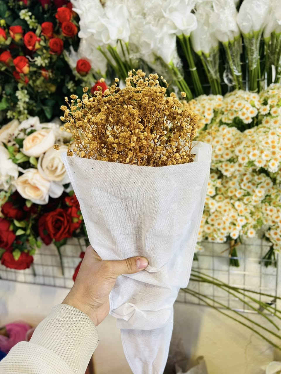 مساء الخير زبائن متجر اللؤلؤة 
توفر جميع الوان ورد🌷 الجبسوفيل المجفف ب اسعار تنافسية
 عنوانه : طويريج حي المثنى شارع الفوج 
للتواصل واتساب :***********
