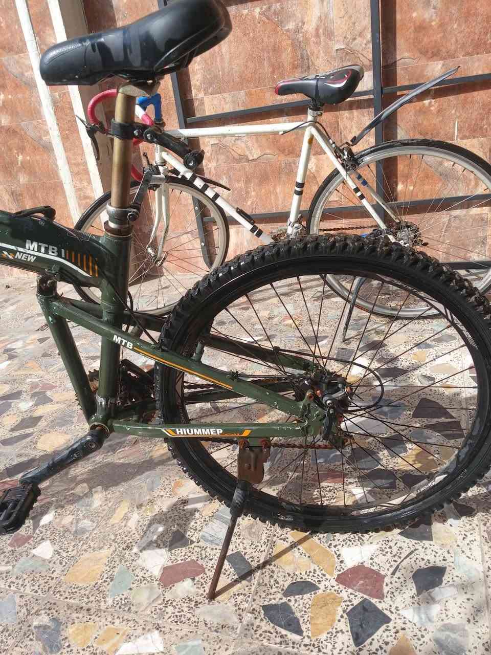 السلام عليكم عندي بايسكلات واحد Hiummer sport 2017 هذا بايسكل امريكي اصلي مالت مزاد والثاني سبورت نحيف للبيع سعر 120Hiummer الف والثاني 70 الف للاستفسار ***********
