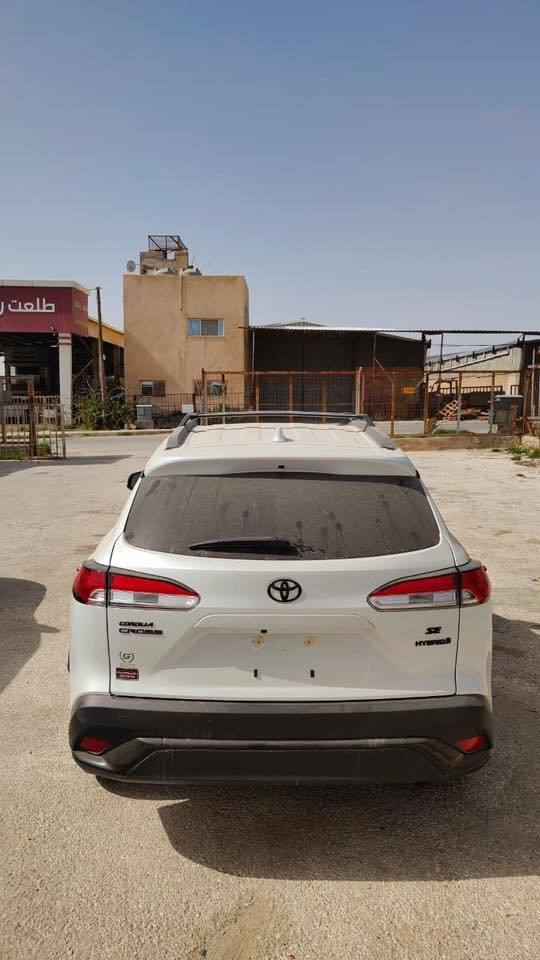 سلام عليكم تيوتا كروز موديل 2024وارد امريكي هايبرد محرك 2000 مواصفات SE فول ماعدى الفتحة شفتات بالستيرن 3 انضمة قيادة تحكمات ستيرن 4 ويل درايف وهواي بيها مواصفات الضرر بارد بخشم البنيد وصبغ الجاملغ الايسر ليس ضرر  لم يصل الجامرلغ مع السيارة وتم شراء لون ابيض بلادي ولكون الون لم يطابق اضطررنا للصبغه فقط بدون معجون السعر على ارضها 155$ تواجد السياره حاليا المنطقة الحره الاردن بأمكان المشتري ادخالها بكتاب شهداء او ادخالها حره حسب الرغبه يتم ادخال السيارة باسم المشتري رقم ***********  صور الحادث مرفق بلمنشور وسيارة حالياً مصلحه وجاهزه
