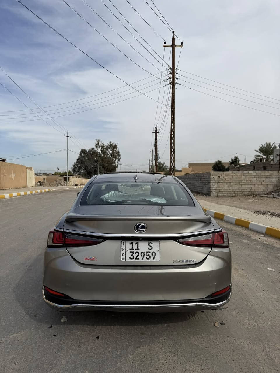 السلام عليكم للبيع فقط تيوتا لكزز 2021 هايبرد فول مواصفات تفاصيلها كامله بالمنشور رقم بغداد باسمي السياره بدون نواقص كير محرك صدر تخم تاير كله جديد مكاني سامراء السعر 215 وبيها مجال ***********
