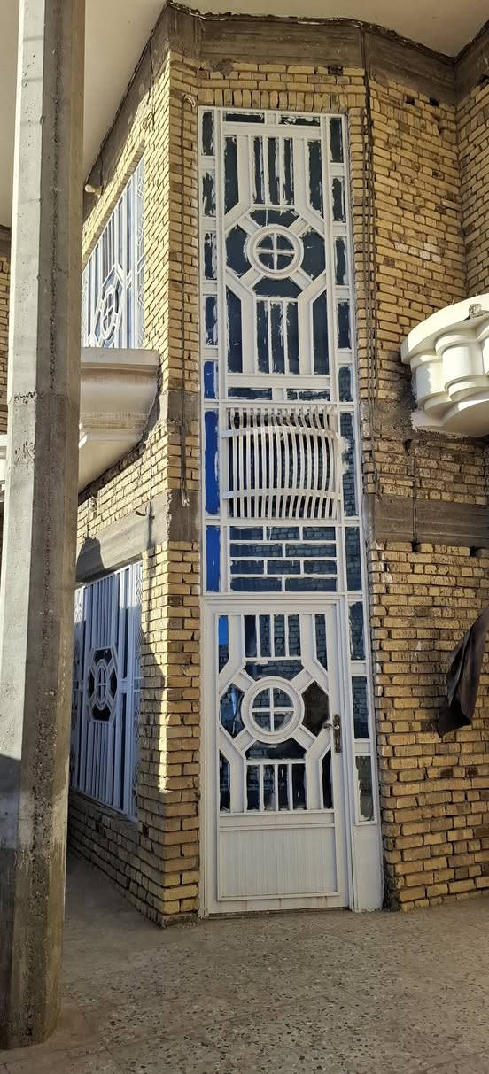 مكلف بالنشر
السلام عليكم 
منزل للبيع حي النهاوند الثانيه شارع عشرين خلف صيانة الكهرباء 
مساح 200
طابقين الطابع الأول استقبال ومطبخ وصاله وغرفين نوم وصحيات ومناور 2
والطابق الثاني 4 غرف نوم وصاله 
 للإستفسار الاتصال
***********
