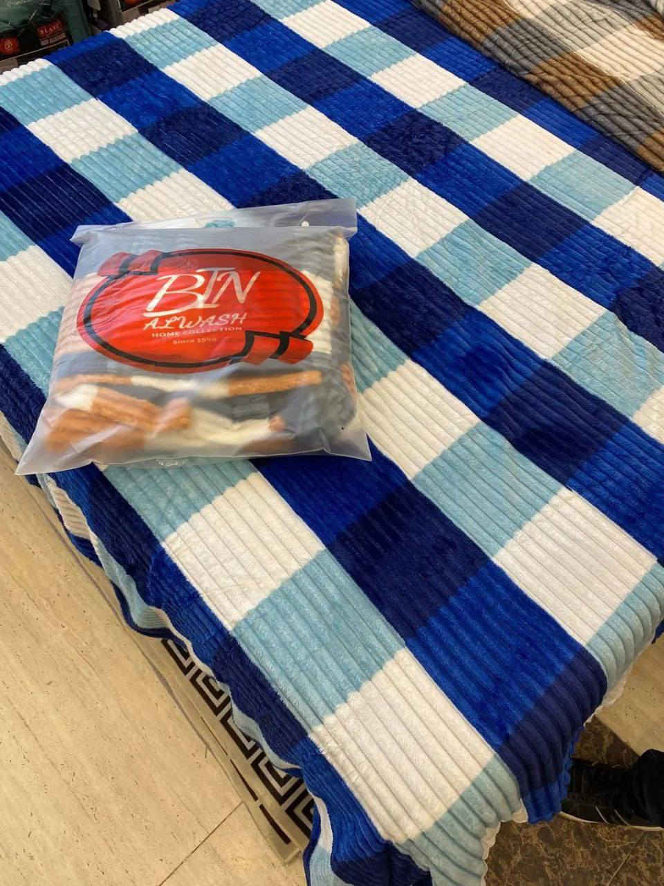 غطوه فرشه مخمل ناعم نفرين…
قياس/230*220

السعر 13 بغداد, العراق


**إذا كنت صاحب هذا الإعلان وتريد حذفه لأي سبب، رجاءا أرسل رسالة إلى الدعم الفني**