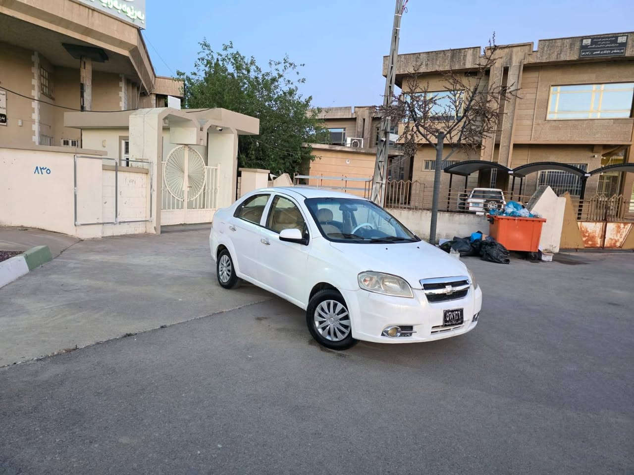 😮فرۆشتنی خێرا😮
😮بەلاش بەلاش 😮
😮تەنهاو تەنها 37 وەرەقە😮
شۆفرلێت ئەڤیۆ مۆدیل 2010 فوول مواسەفات
گێڕ تۆماتیک و تەبرید و مەکینە فەل
ئاڕمی پلاستیکی دهۆک بەشەرتی سەیتەرە مەفرەزە دایرەی مرور
ناوزەرد چوار جام کارەبا ئاوێنەکارەبا 
شاشەو کامێرە قوفڵ مەرکەزی 
ئاڕموو ئەوەلیات بەشەرت موس و بڕاوە نەبێت و گێڕو مەکینەو تەقەو ڕەقەی کامل بەشەرتە
دەعامی بۆ دەعامی بەشەرتە
شوێن... هەولێر
نرخ... تەنهاو تەنها 37 وەرەقە
ژ.م...***********
*********** أربيل, العراق
