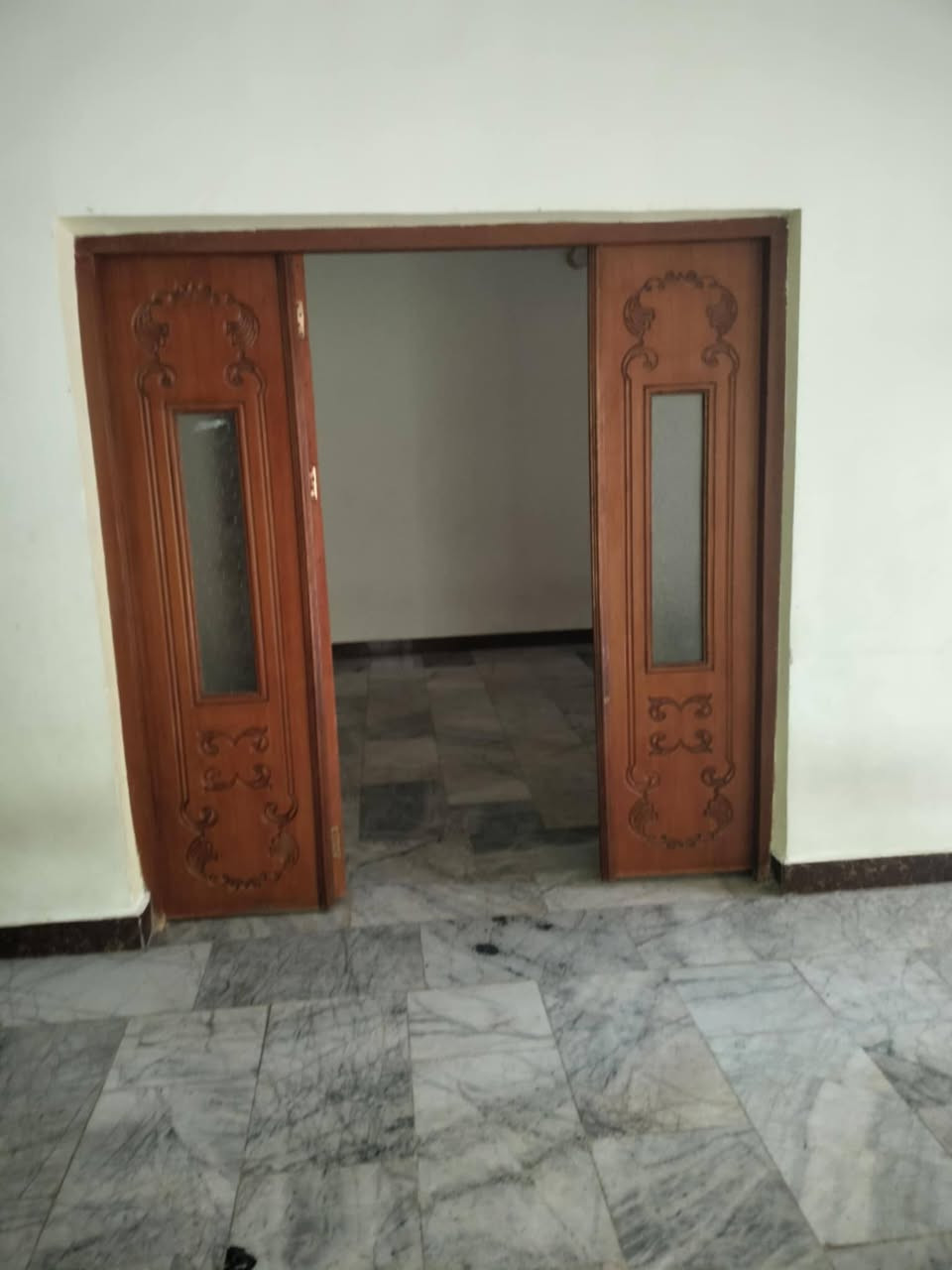 بيت الإيجار   قرب مستشفى  الأطفال محمد الموسوي 

يتكون من غرفتين وصاله و صحيات و مطبخ و استقبال 

طابق الثاني يتكون من غرفتين وصاله و صحيات و مطبخ 

استفسار الاتصال مكتب أشور للعقار 
***********  او مراسلتنا صفحه شخصيه او الواتساب
