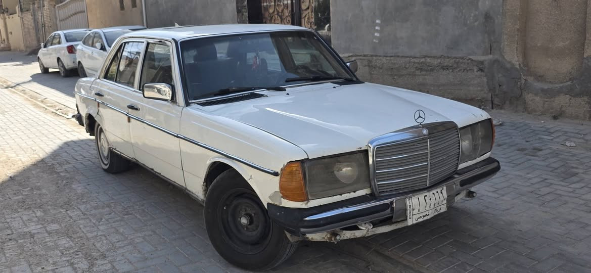 مارسدس ابو جحيل موديل 1984
محور محرك ياباني 6سلندر 2500
كير ياباني اوتماتيك منضومة تبريد كاملة ياباني تبريد ثلج 
سيارة نفس ما واضح بصورة سماعات ودمام بيهة صوت قوي  راعي موجود مكان راعي و سيارة كربلاء 
سعر 25 وبيهة مجال بصيط
شراي يتصل ***********
