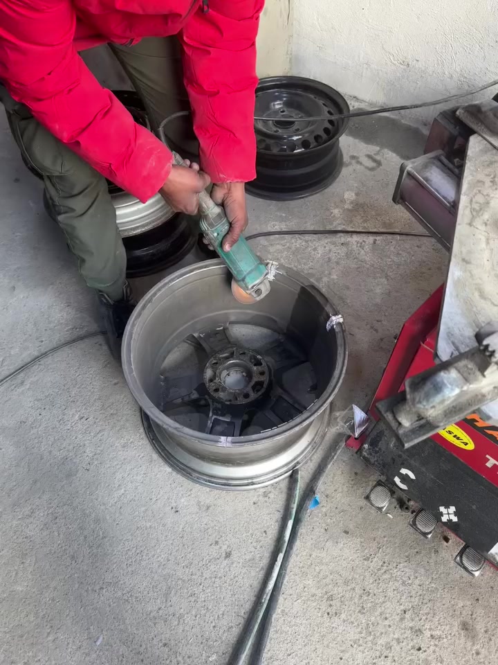 تخم ويل 2 سايز الخلفيات مصلحهن درجة اولى 
وفديو  التصليح مرفق  (جيب وشد) وگصب جدد وبلنص مال سيارتي حجم 17  قيم باللي يرضي ٲڵڵــﷻــ☝ــﷻــہ 
***********
