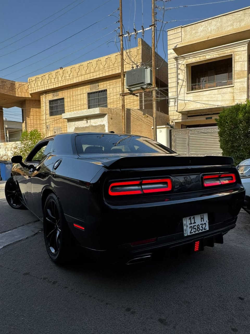 جالنجرsxt بلاك توب للبيع موديل 2018 
موصفات sxt معروفة 
تشغيل عن بعد 
شاشة كبيرة 
نضام تراكشن
نضام سبورت 
تبريد قطعتين 
شفتات بل ستيرن 
حساست سيارة فول عدا الفتحة 
هزة وسنوية جديد باسمي تحويل ثاني يوم 
 
حادثها جاملغ خلفي بامريكا ومصلح 
وبل عراق جاملغ امامي بس 
بجم كبس سيارة جاهزة من كلشي ونصبتها حلوة 
سعر170$$ وبيها مجال 
 ***********
مكان سيارة بغداد
