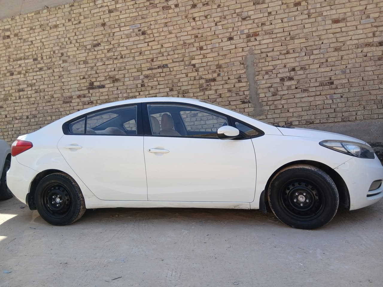 سيراتو ١٣ بيها شبرجاملغ شبر بنيد صبغ بدون دواخل 
سعر٩٠ تفاصيل اكثر *********** النجف الاشرف
