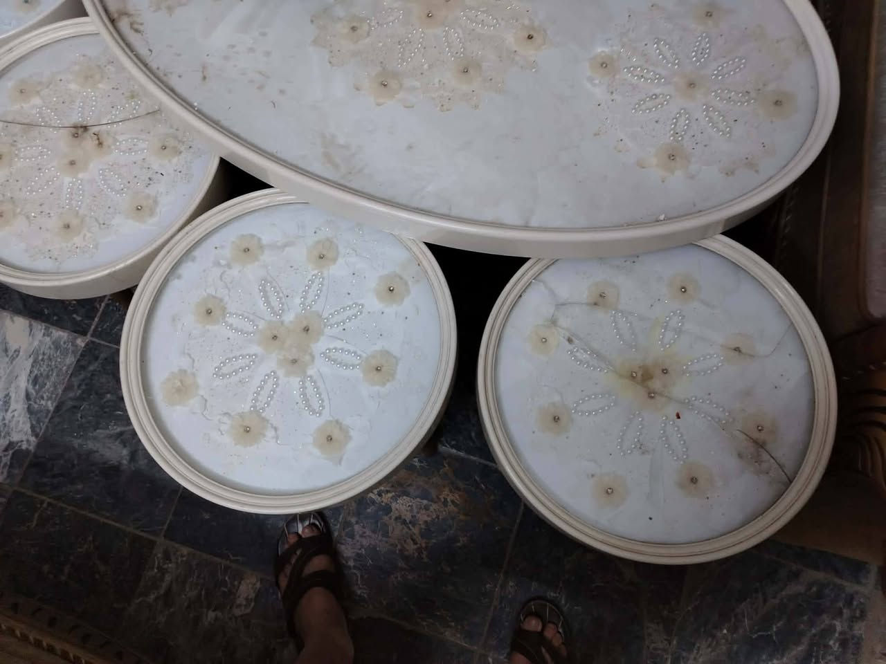 الطبلات بيها اثنين الجامة مفطوره
سعرهن 50
ميز طعام نظيف سعر 100
شراي فقط يتصل ع رقم مااجاوب خاص 
***********
