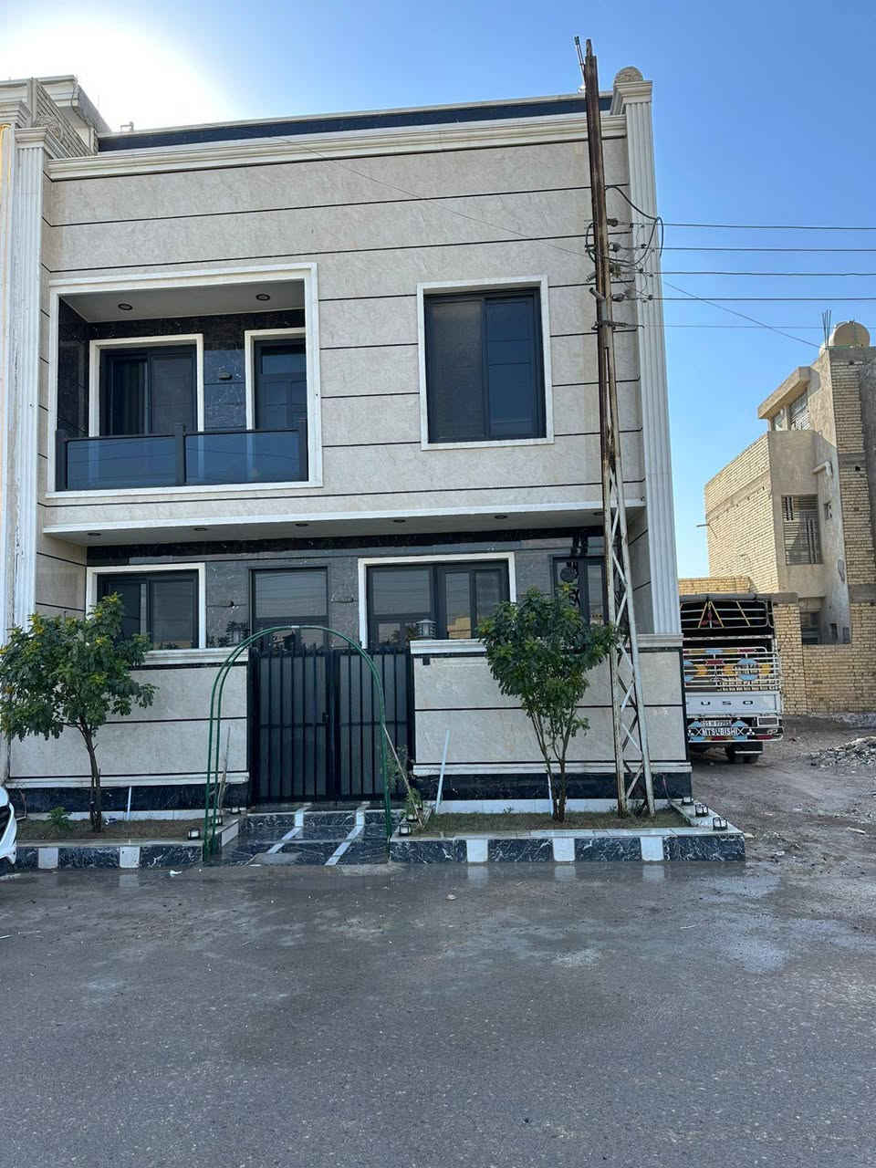 دار درجه اولى للبيع مع الاثاث مع تشجير امامي ٥٠ م
مسحه ٥٠ م

العنوان : الدوره قاعه الطالب *********** للاستفسار
***********
#عقارات 
#الجميع
