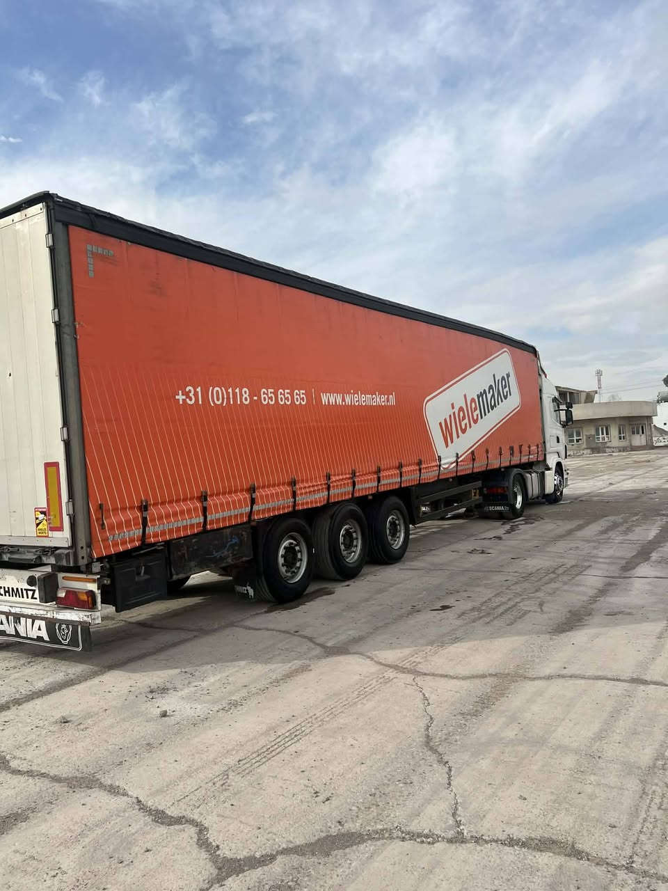 سلام علیکم سکانیا 2007مکینە R500 کیرعادي 3*3 ریتایدر صلاجە تبرید سیارە کفالە عامە عربانە شمتز 3دناگیر 2سعال تعویل موباشر 
مکان اربیل سعر 320$  
***********
