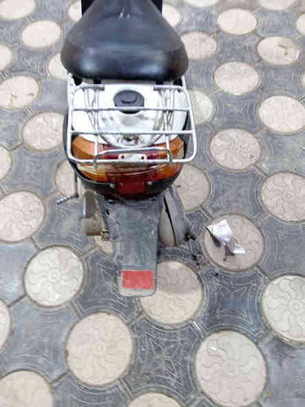 مرحبا
درجة يوماها بطة دراجة شلعة ومدل خير من الله بعض كفرات انا شالعن عندي 
كهربائيات لايت هورن سطاب شغالات 
يرادلها ترتيب اشوي دراجة تاخذك وتجيبك بس عوزها كابريتر تفصيخ الن انا شادلها تجاري 
سعرها مناسب بسعر بايسكل بـ100 
عنواني ميسان فلكة القاضي 
***********
وانا بالخدمة
