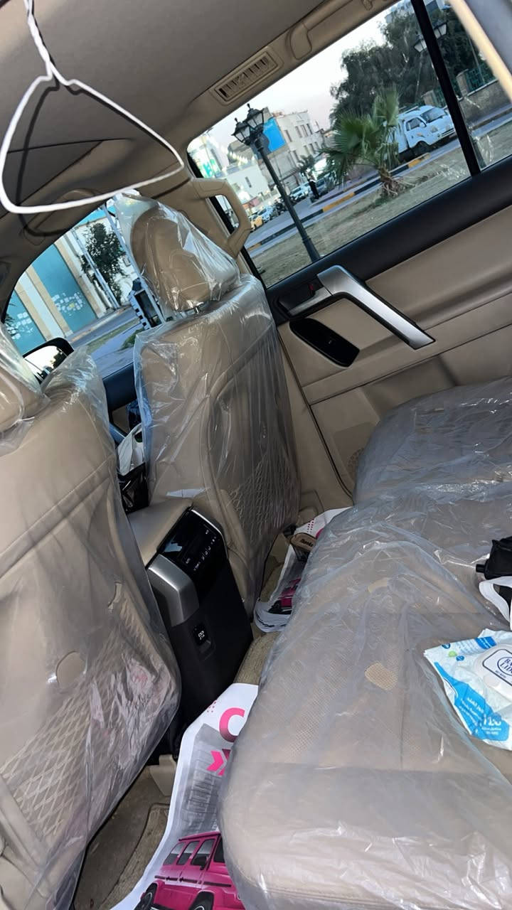 سلام عليكم 
برادو شركه جيهان VX باب ثاني 
موديل 2023
ماشيه 66 الف كيلو متر 
كشنات جلد
تفدئه تبريد الكشنات 
ثلاجه 
سلايد 
بصمه 
السياره فول بس كامره وحده 
السونر بالصور موجود
السعر 495 وبيها مجال للطيبين 
مكان السياره بغداد المنصور 
***********
