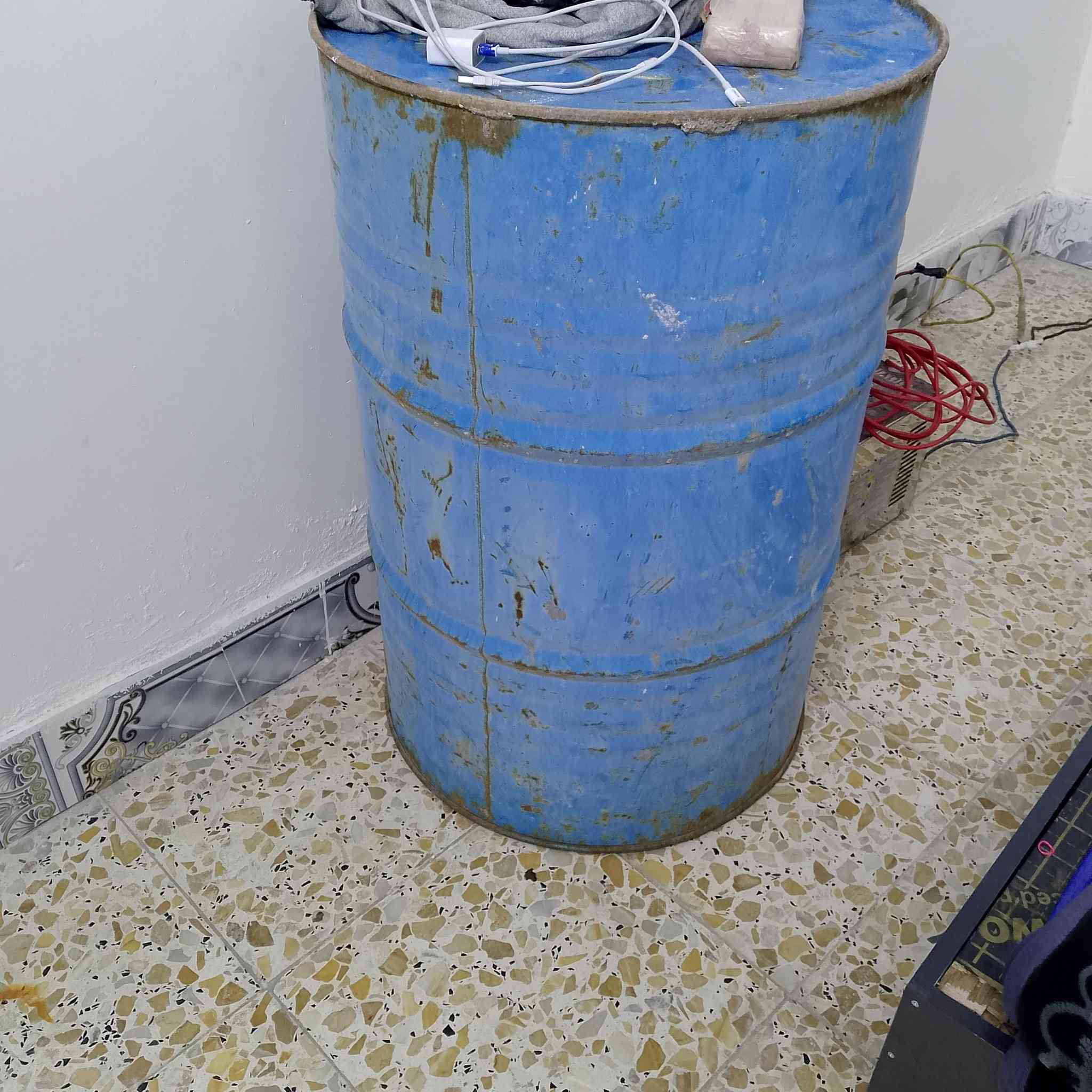 منظومة انترنت صحن وروتر مع قنفات مع براميل سكلة وبايسكل ومجموعة غراض للبيع كلشي بسعرة ***********.
