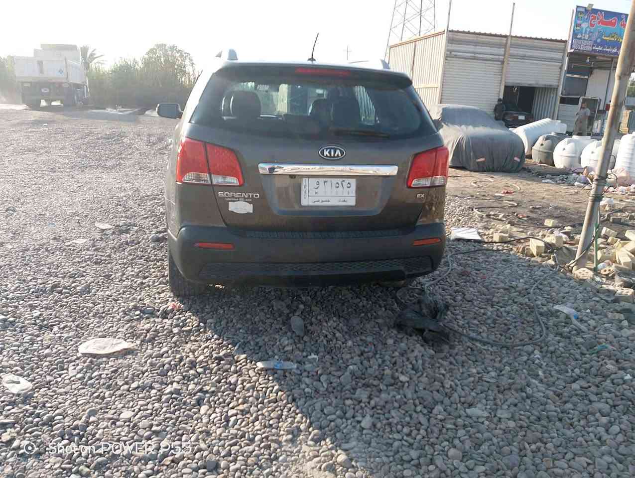 سورنتو مديل 2013وارد أمريكي محرك 4سلندر مكانها بغداد النهروان سعرها 132وبيها مجال  مباشر للاتصال *********** /0770025467
