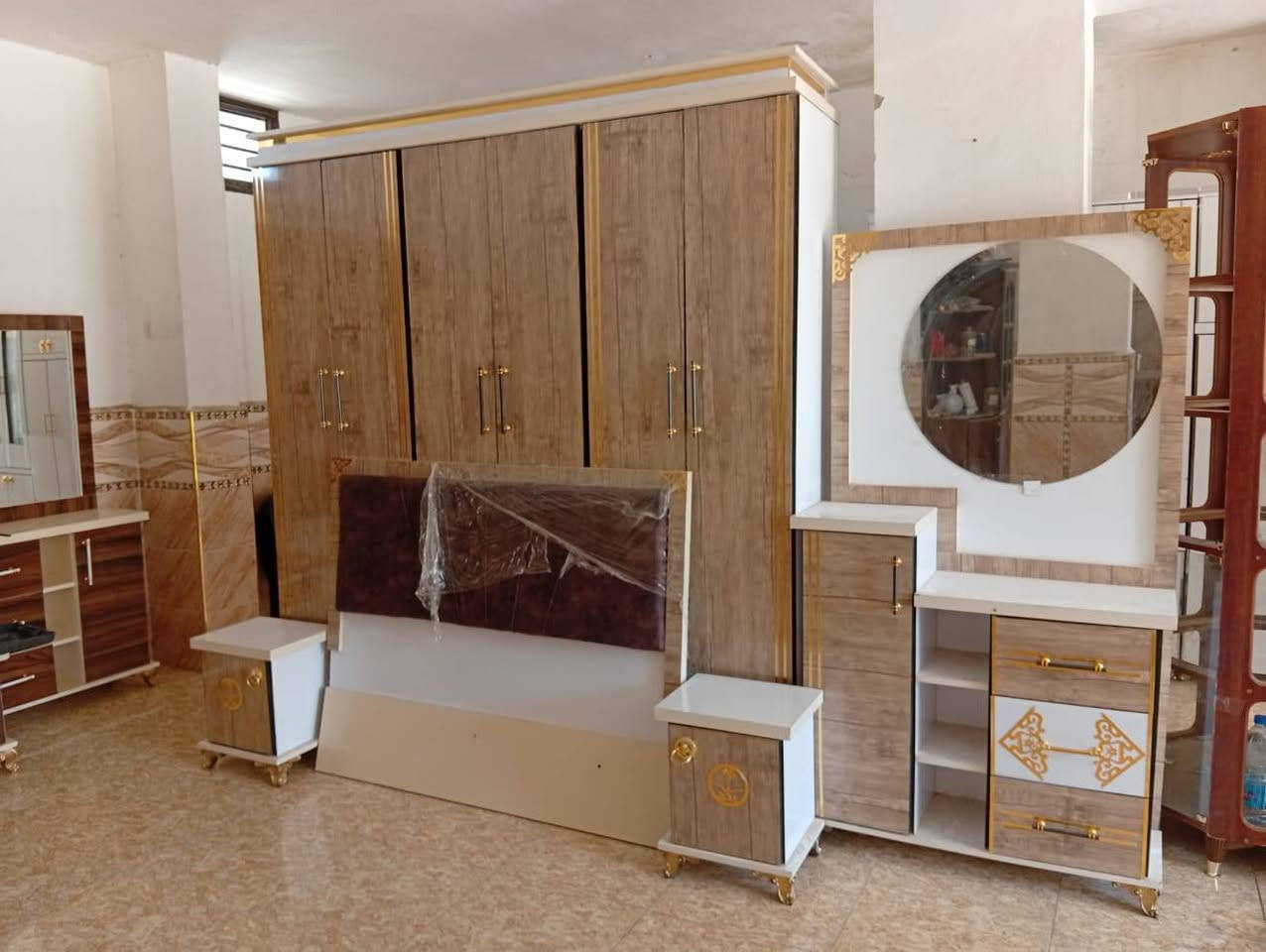 عرض جديد بغرفه جديده وتفصيل واثقل 
العنوان قامشلي دوار الوحده باتجاه الجنوب جنوبي فرن الشام السياحي معرض محمود السعدون واخوانه ٠٩٨١٦٤٥٩١٧
السعررررررر فقط ٣٣٠ دولار


**إذا كنت صاحب هذا الإعلان وتريد حذفه لأي سبب، رجاءا أرسل رسالة إلى الدعم الفني**
