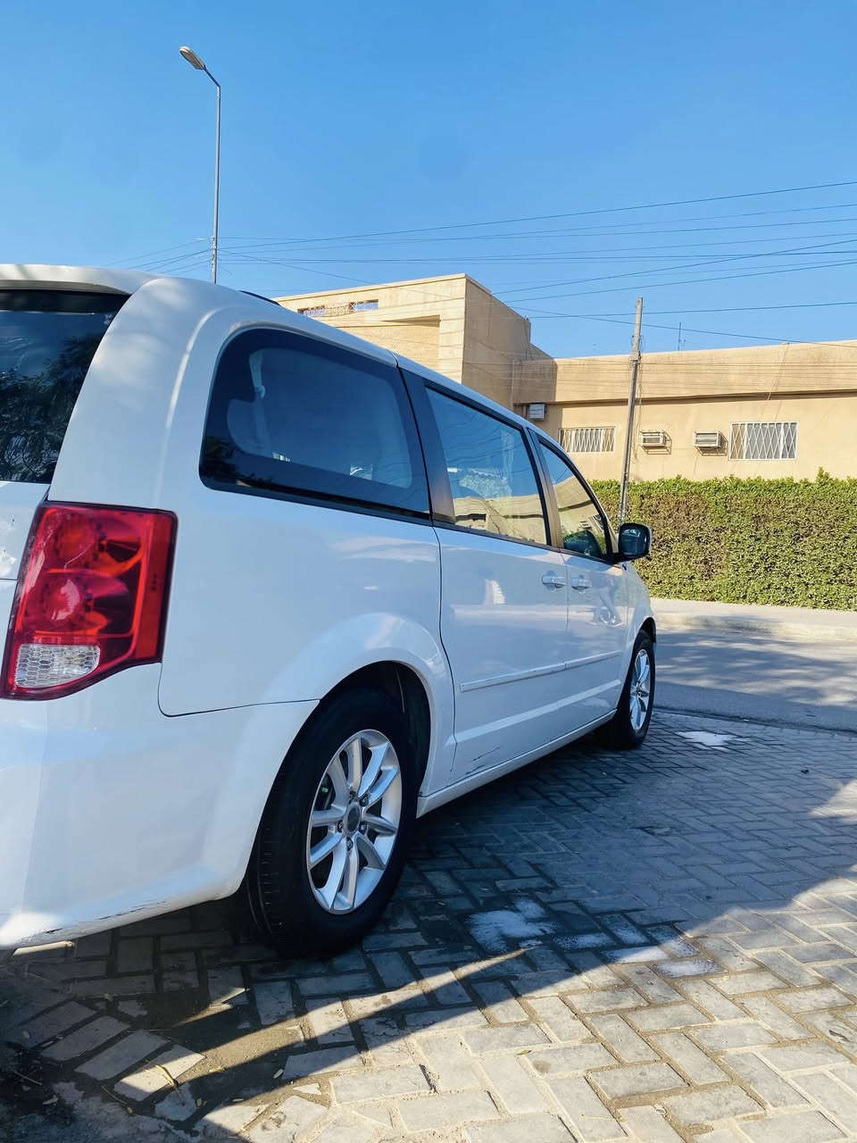 دوج كرفان موديل2016
رقم بغداد

مواصفاتها نص فول 

جاهزه مابيها اي نقص

كشنات ملكي جلد

موجود السونار داخل الصور 

تخم تاير جديد 

صدر جديد

منضومة غاز80لتر

السعر 160 وبيها مجال
 
بغداد زيونه
الرقم***********
