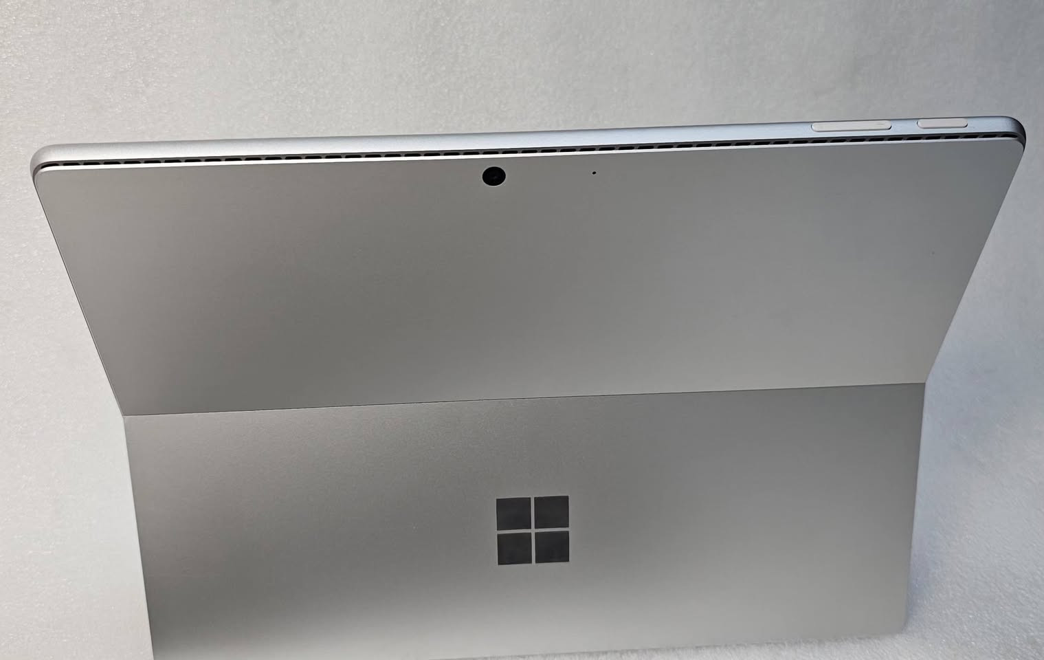 الجمال والرقه كلها هنا Surface pro 11🔥🙂‍↕️
من اجمل القطع التي تتميز بمواصفات:. 
🌼snapdragon elite 12 Core المميز 🔥✨

🌼(Ram) 16سرعه في تعدد المهام 

🌼(SSD) 1T سعة خزن رهيبه 🔥💎
اسعارنا افضل الاسعار وانسب 😎💰. 
×ركزلي🔴:. عدد دورات الشحن 61 فقططط🔥🔴
×النظافة فوووول👌🏻
× ضمان 10ايام 
يعني تكدر تفحص لابتوبك براحتك 🙂‍↕️🤝🏻. 
×توصيل لجميع المحافظات العراق ومجاااااني 🫣
🔴للتواصل على الخاص او على الرقم ***********
