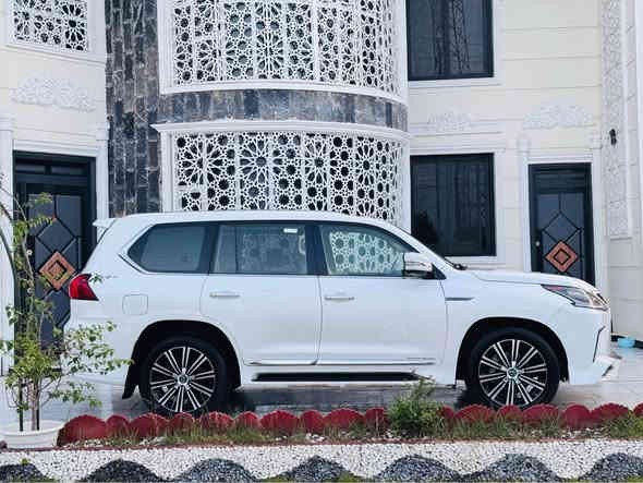 ﷽
‏‎سلام عليكم 
 للبيع اومراوس حسب القناعه 🌹
الفخامه والجمال بسياره وحده ❤️ 🌸 🙏🏻
‏LEXSES _ LX _570 _  2017 _ brem⚡️
لكزس 2017  فول مواصفات 1/1 بريم 
رقم اربيل بأسمي شخصياً 
‏SPORT /Sفول مواصفات محرك5700
ملاحظه( السيارة بيها قطعة فقط بدون دواخل باقي السيارة نظيفة بمعني الكلمة
(السبير مانزل )
والعدة غير مستخدمة
 بدون  _  دواخل وشرط الفحص 
گير و محرك بشرط كفاله 
ماشيه 88 الف  حقيقي 
________👇🏻المـواصـفـات 👇🏻___________ 
حساسات امامي خلفي 
كامرات 360 امامي وخلفي وجانبيات 4 كامرات 
مري شفط ونظام ترحيب 
تبريد ب الكشنات
باب خلفية كهرباء 
لايتات دبل عدسة + LED
جميع الكشنات كهرباء 🗼
زنون بلادي 🗽
  ♨️   جكات 
فتحة    🧐  ثلاجة 
نظام اقتصادي بانزين ECONOMY 
جلد كامل داخل لون بيجي
بلوتوث وتليفون ونضام الملاحة ☎️
ونظام تثبيت السرعة التكيفي المزود، ونظام صوت Mark Levinson مع 21 سماعة.
ومقاعد قابلة للتدفئة والتهوية
شاشات عدد 3
نظام مانع الانزلاق
نظام نزول المنحدرات 
اشارة في المرايا الجانبية
مخرج منفذ الطاقة ⚡
‏  Bluetooth / USB
بردات أبواب خلفية  
شاحن هاتف Wairlees
ستيرن كهرباء + خزن ستيرن + خزن كشنات
وبعد بيهة هواية مواصفات 
جديدة جدا  واستعمال نظيف جداً 
بالعافية ع تكون من نصيبة يستاهلها

🟩 السعر  المطلوب  _ ( 568 $ )💸💸قفل                            
ماكو هيج سعر بهيج نظافة مستحيل 
لاستفسار الاتصال ع الارقام التالية 📲📲

‏ *********** //‭0781 578 1463‬ ) 

تحياتي لجميع 🌹 🌸 🙏🏻
الموقع 
‏https://maps.google.com/?q=32.753235,44.410568 المحاويل, بابل
