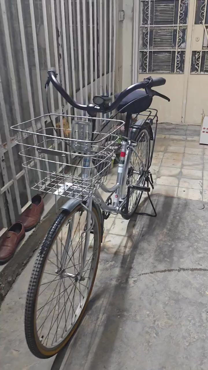 سلام عليكم بايسكل بناتي حجم 26
مابي اي نقص كامل شوفت عينك 
سعر 65 بي مجال جدآ قليل حك الجية
للتواصل ***********
مكاني البياع الرسالة الثانية
