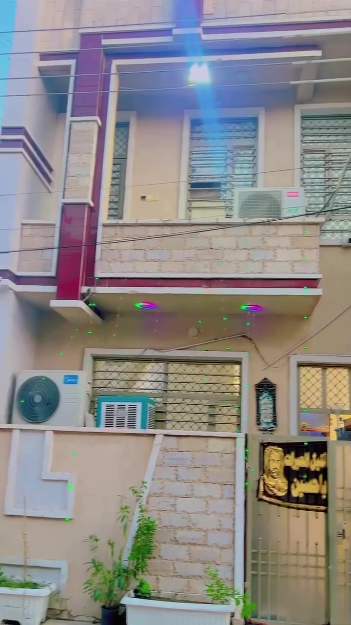 سلام ؏ٌٍـلًِيٌِگِـــ☆ـًٍـٌٍـًٍـٌٍــًٌٍم.
بيت مساحه50 متر العنوان الشعب السريدات الجديده
بناء حديث يحتوي على غرفتين نوم 
وستقبال ومطبخ وخدمات 
للستفسار ***********

