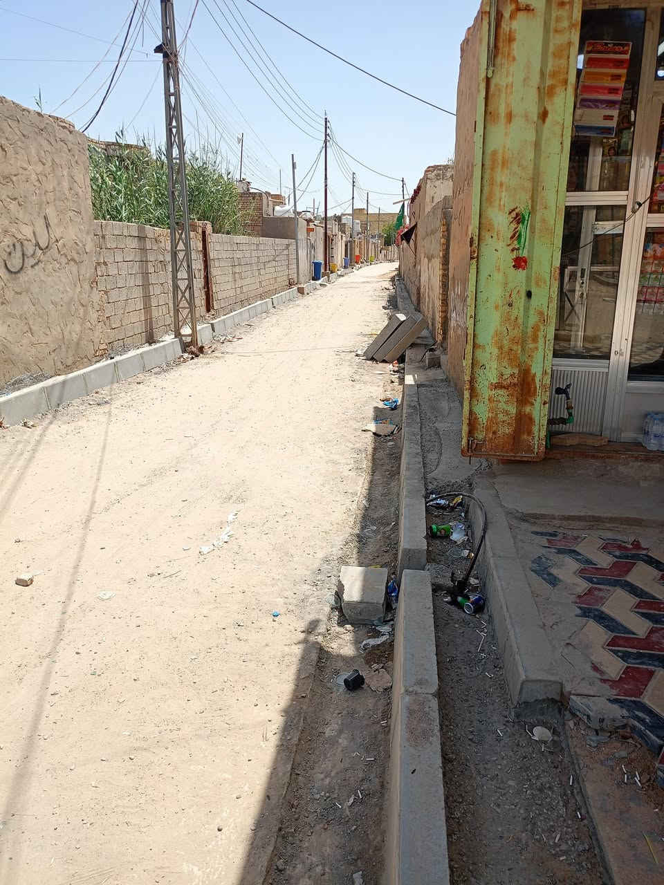 السلام عليكم ،
بيت للبيع في حاوي العباس 
شارع حسن ال وارد ، قريب على الشط ،
مساحة البيت 600متر 
ركن، 
واجهة البيت محلات 4
3غرف نوم 
صاله 
دوانيه 
مع مشتمل بناء جديد الاستفسار ،الاتصال 

***********
