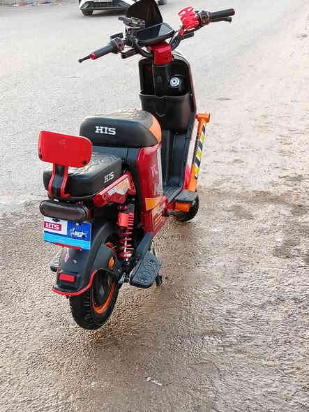 السلام عليكم :
دراجة شحن للبيع 
اكس 900
فول مواصفات 
1ـ 5 بطاريات 
2-لايت لد 
3-لايت زنون 
4-نشرات داخل الدراجة 
5-اشارة يمنى و يسرى 
6- 4 نمر
7- دبلات امامي وخلفي 
8- بريكات دهن امامي وخلفي
9- بك الى الرجوع 
10- شاحنة مع الدراجة 
للاستفسار  (اسيا) (***********)
(اثير)(***********) 
(السعر 600 وبيها مجال  )
(المكان بغداد الدورة ابو دشير 🌷)
