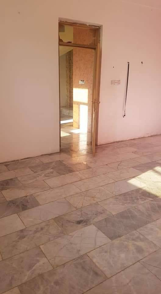 السلام عليكم شقه لليجار طابق ثاني مكان حي الصحه مقابل مستشفى أمير المؤمنين من احياء النجف الراقيه السعر 375وبيه مجال رقم الهاتف ***********
