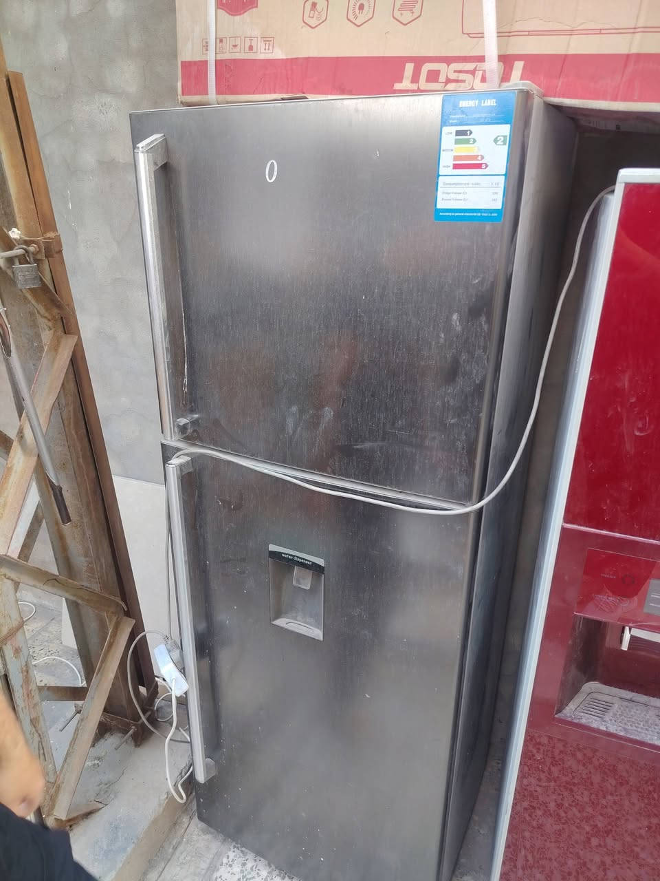 ثلاجات عدد ٢ الجي فول مواصفات مستخدمات كم شهر فقط اصليات مال وكاله مكاني مدينه الصدر ***********
