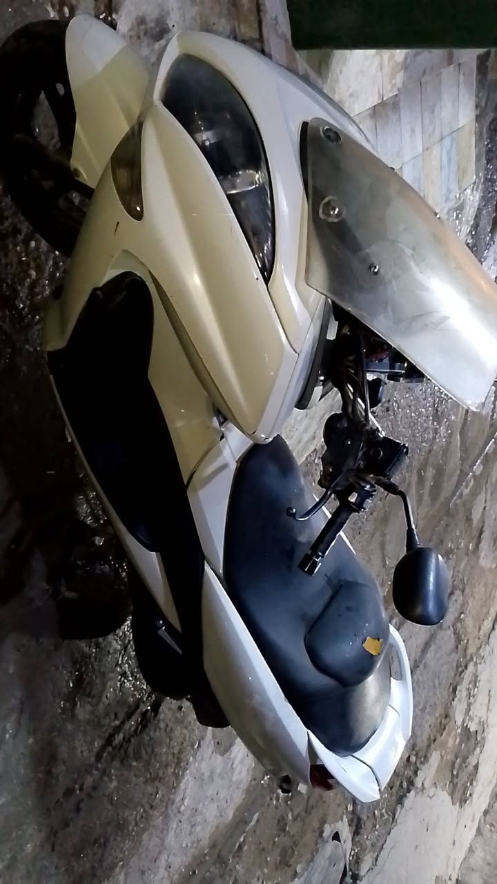 مكلف بلنشر دراجه ماجستا بصمه سرعه140 محرك 250 دراجه مكفوله محرك برغي ممفتوح بي بس نقصها فيت بم ودبل دراجه مابيها سحب دفع بانزين قليل ولدبل موجود مشتري مال تفصيخ جيب وشد السعر 650 وبيها مجال شي بسيط لحد يجي يكلي دراجه شبيها مابيها وضحت الكم ولدراجه مو هاذا سعرها بس محتاج


**إذا كنت صاحب هذا الإعلان وتريد حذفه لأي سبب، رجاءا أرسل رسالة إلى الدعم الفني**
