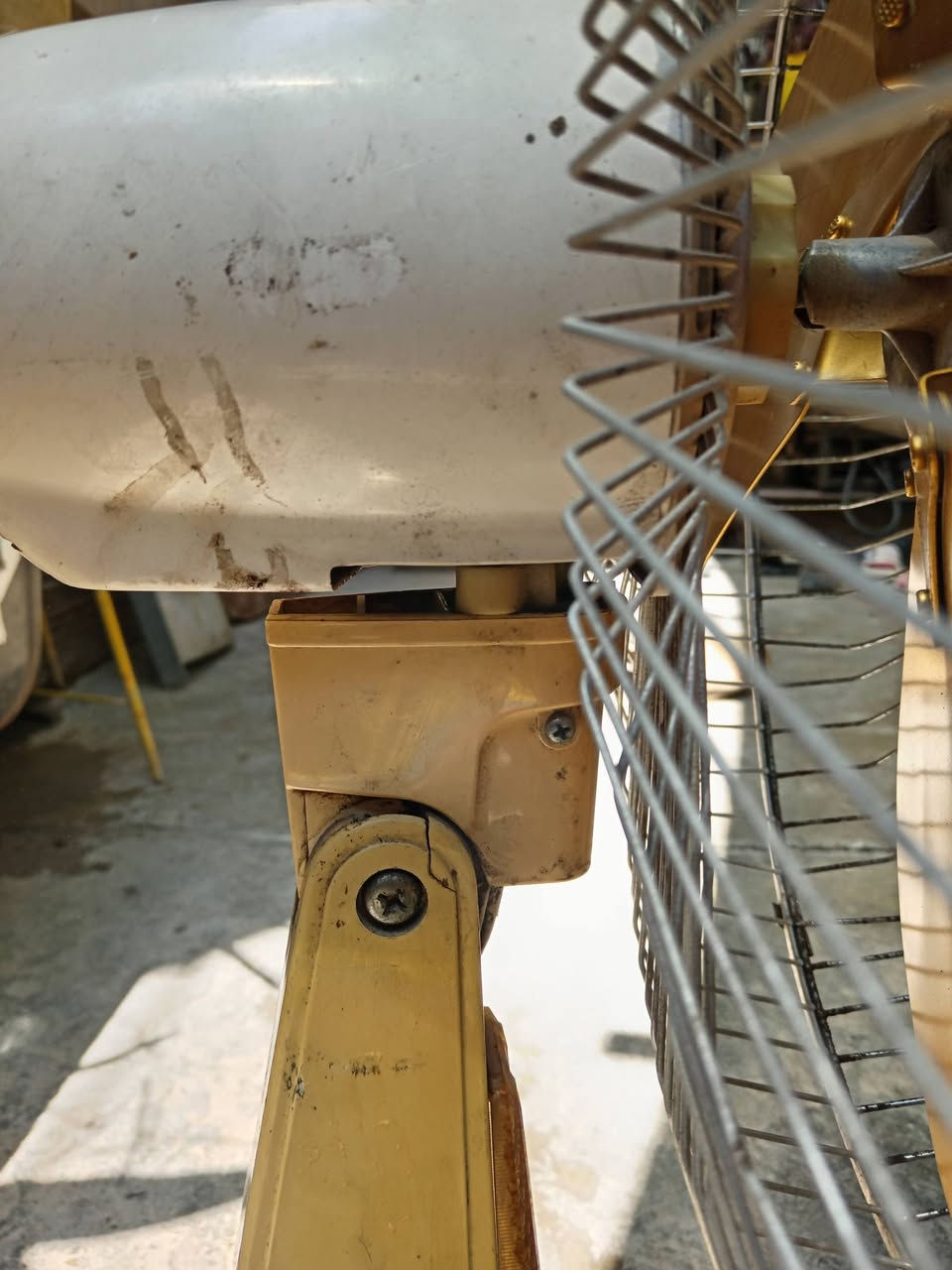 مروحه كامله بدون نقص  يابانيه قديمه متروكه ماتشتغل سعر ٢٥ مكاني موصل ***********
