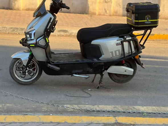 سلام عليكم شباب دراجه شحن للبيع نوع صاعقه 
دراجه زيرو زيرو بعدها ع وضع شركه دراجه مكفوله من كل نواحي  استخدامها 20 يوم فقط وصل المعرض موجود. تجي مواصفات تخبل 

الموديل 2025
البطاريات 6 دبل مسطره 
التحويلات 1.2.3.4
السرعه 80
ملف جبير
دراجه مدرعه بل كامل حمايه الكفرات 
تشغيل عن بعد 
جهاز إنذار السرقه 
صندوق خلفي  كبير 
كشن VIb سياحي مساحه تخزين كبيره 
شاحنه اصليه 
قفل ستيرن 
نضام ABS
نضام USB
مانع انزلاق 
شاشه تاب تعرض إلك عطل 
أطارت جوبلس 
بريكات دسكات 
لونها مميز 
تمشيك بل شحنه وحده 60 كيلو وفوك
 

اي استفسار اتصال 

***********

العنوان بغداد.
