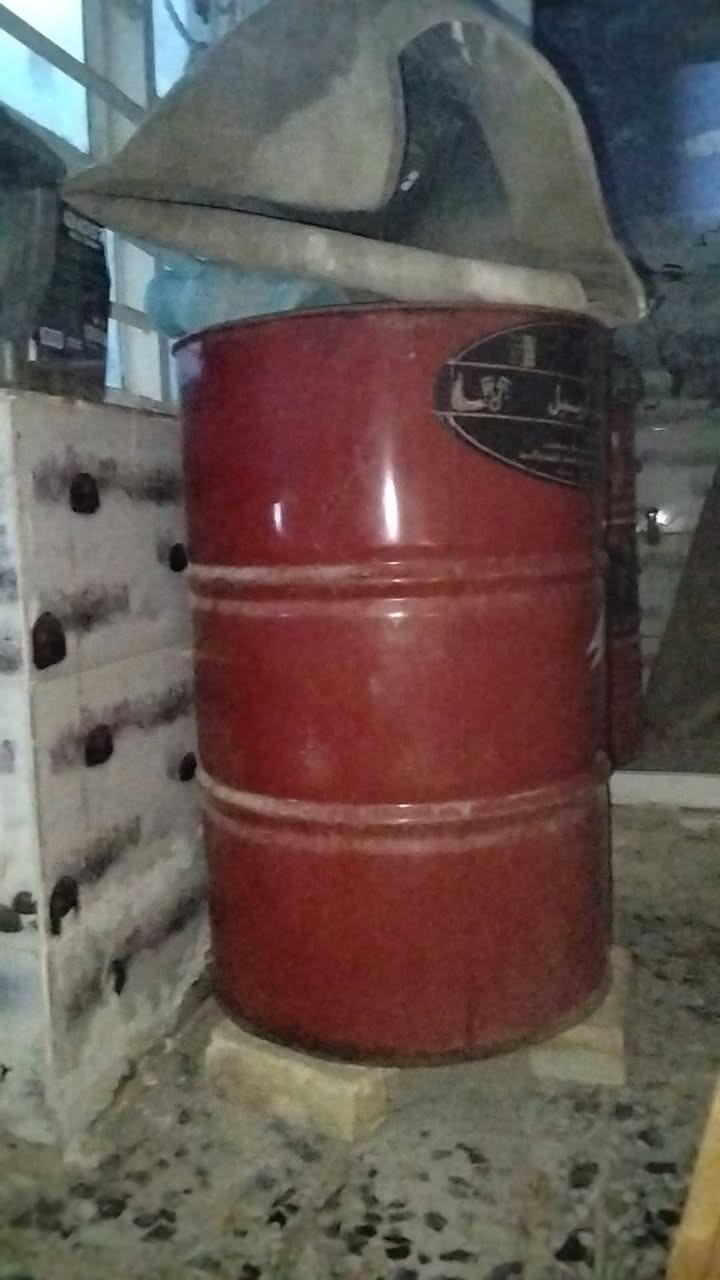 برميل اربعه 4  للبيع 
براميل اثنين ابو ال٥٠٠بلاستك مستخدمات انظاف 
وثنين حديد جدد ب١٠٠كلهن للستفسار ***********مكاني نجف
