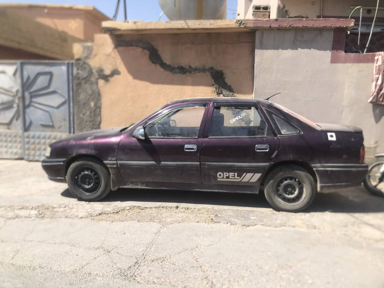 سڵاو لە هاوڕییانی گووڵ
ئەم ئۆپڵەمان هەیە بۆ فرۆشتن
مۆدیل١٩٩١
گێر عادی
مەکینە ٢٠
سەنەوی لەگەڵایە
٧مانگە لای خۆمە مەسرەفی هیچ تیانیە
سەیارەی مەعرەز نیە 
سعری ٢٠گەڵاو مەعمەلە
ناونیشان چەمچەماڵ
ژمارەی موبایل: ***********
