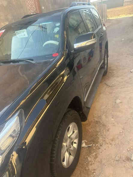 السلام عليكم 
برادو 2010 محدث2017
خارج فقط 
بيها 3 قطع
سياره جديده 
تريد تحويل تريد وكاله 
السعر 195
‭0772 985 9683‬
وات ساب فقط الزبير
